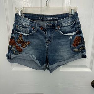 Vanilla star mid rise shorts